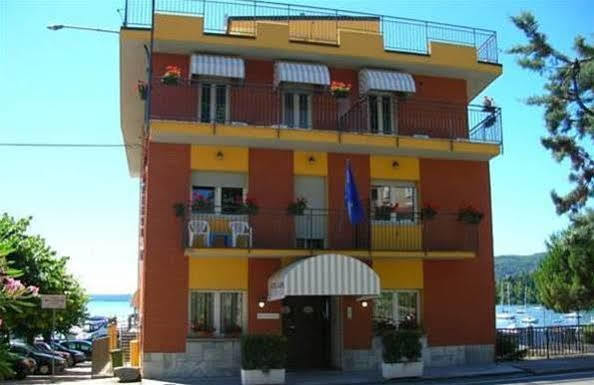 Hotel Capri Lesa Dış mekan fotoğraf