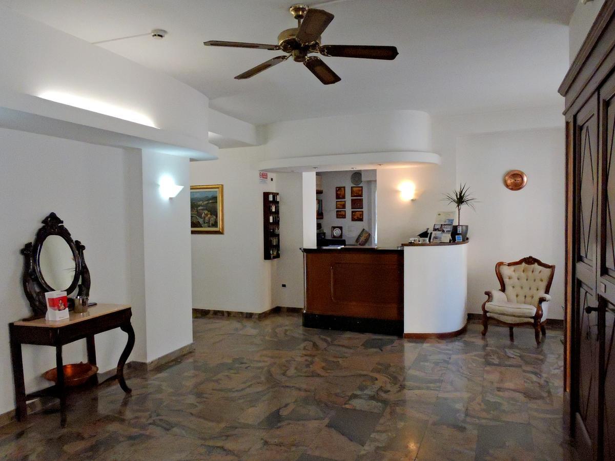 Hotel Capri Lesa Dış mekan fotoğraf