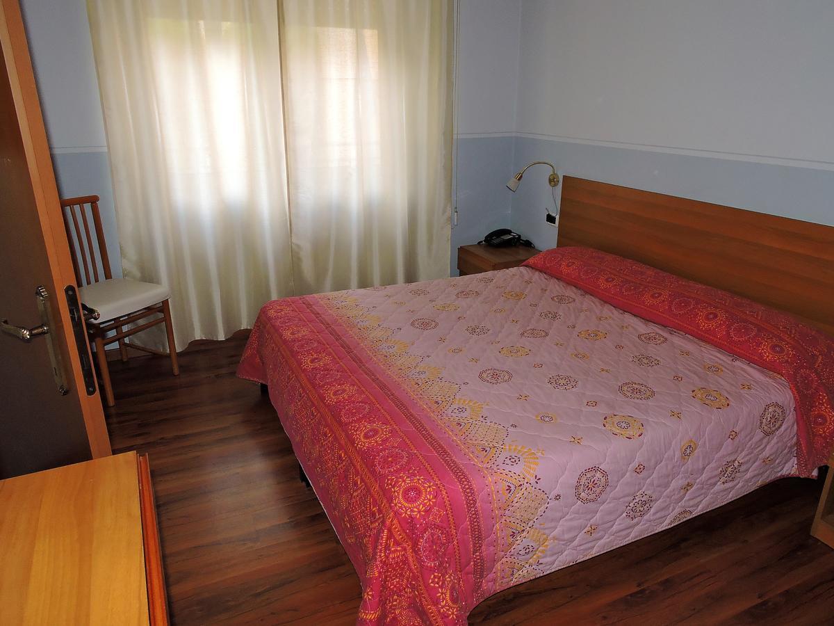 Hotel Capri Lesa Dış mekan fotoğraf