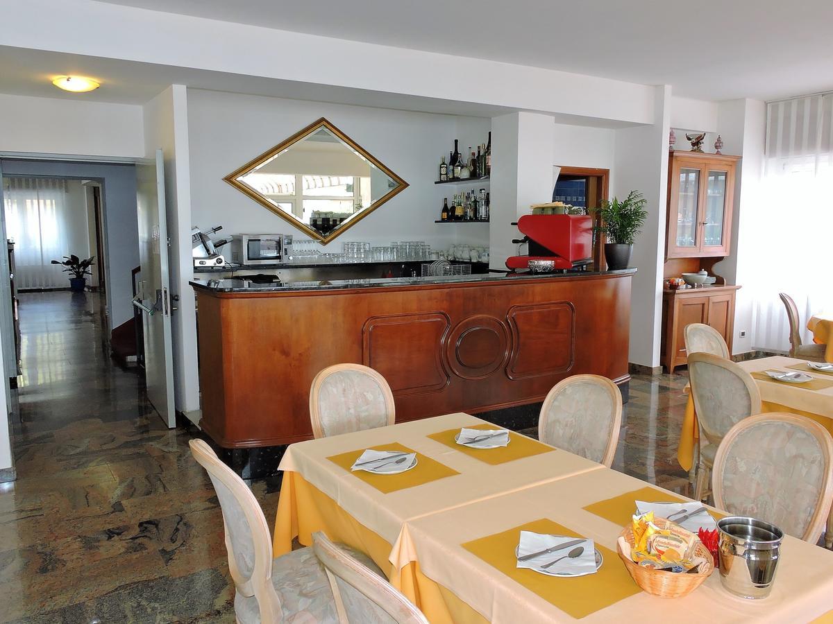 Hotel Capri Lesa Dış mekan fotoğraf
