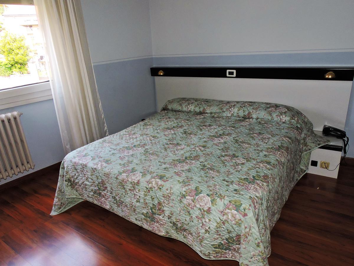 Hotel Capri Lesa Dış mekan fotoğraf